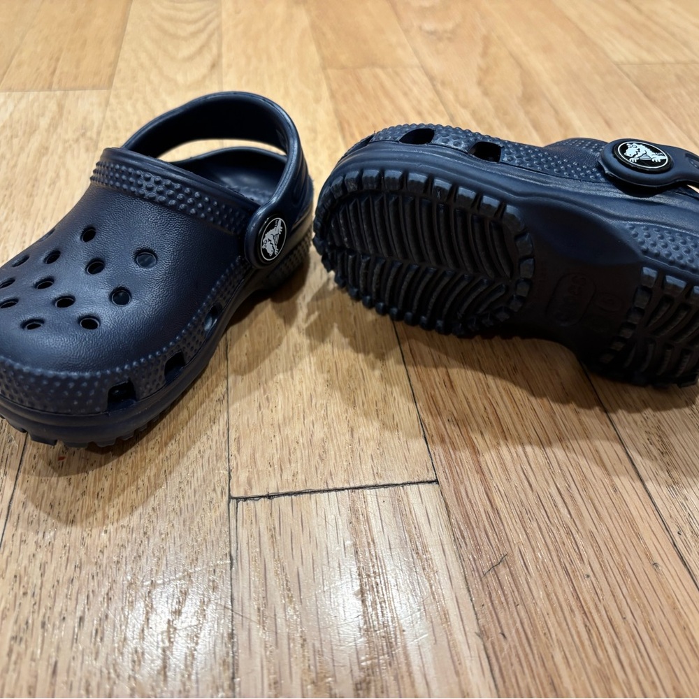 CROCS Toddler Size 5 Dark Blue - Picture 4 of 4